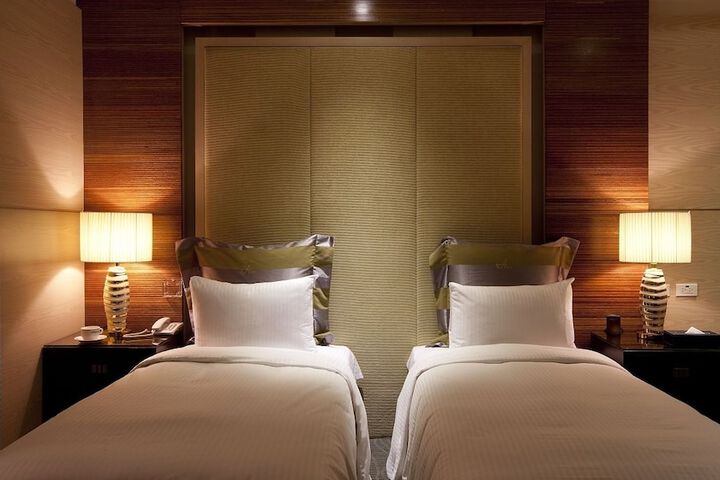 Room 4 of 30