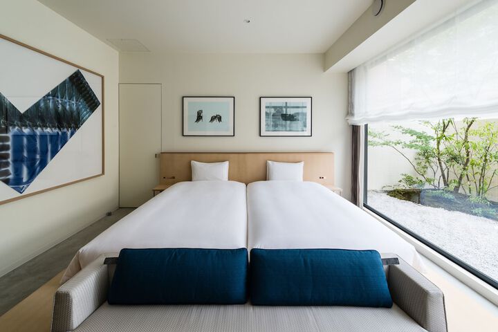 Room 16 of 62