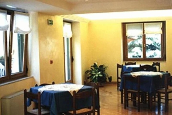 Dining 20 of 41