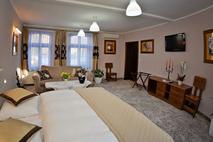 Room 7 of 91
