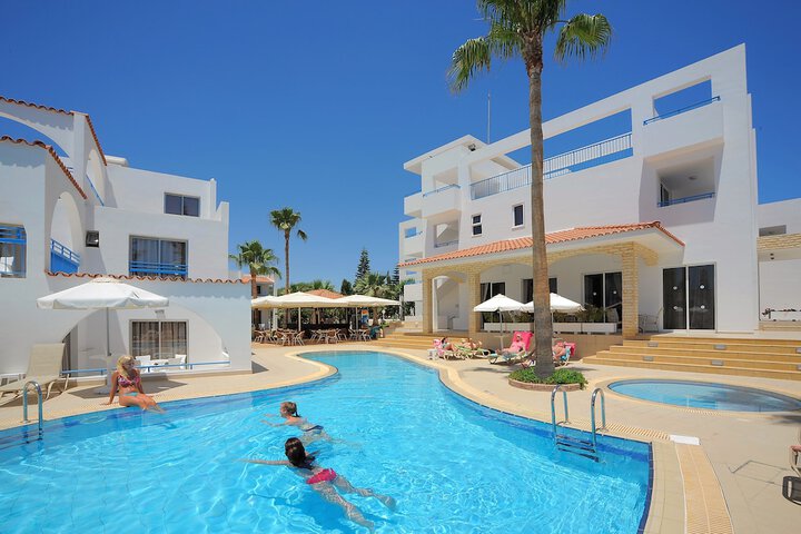 Pool Hotel