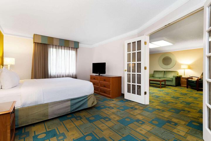 2 Double Beds (6 of 13)