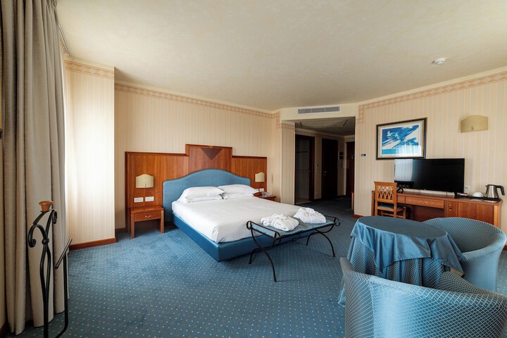 Room 25 of 80