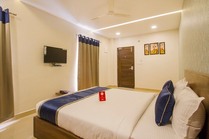 Room 9 of 16