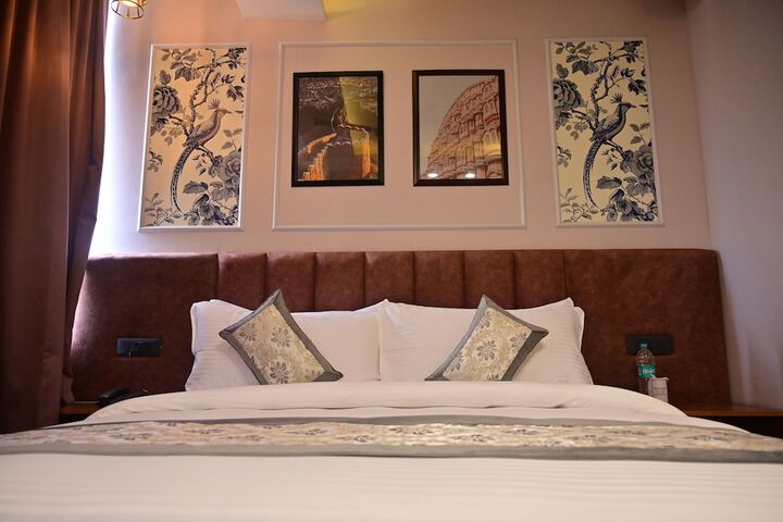 Room 6 of 23