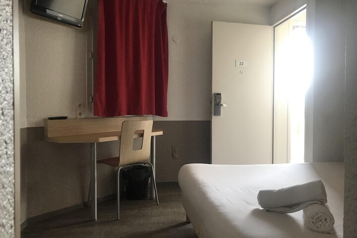 Room 19 of 64
