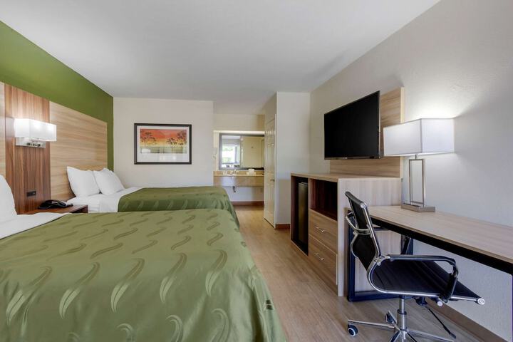 2 Double Beds (25 of 28)