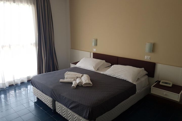 Room 10 of 50