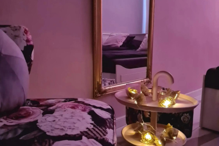 Room 6 of 11