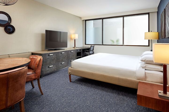 Room 5 of 61