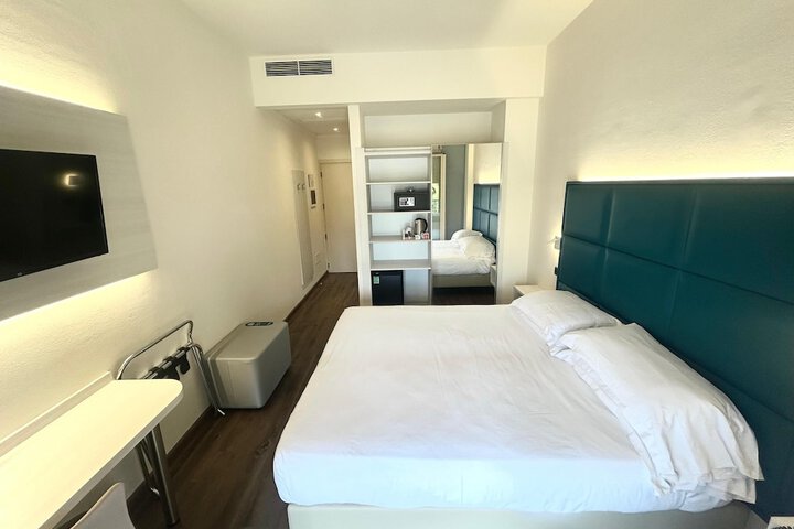 Room 11 of 29