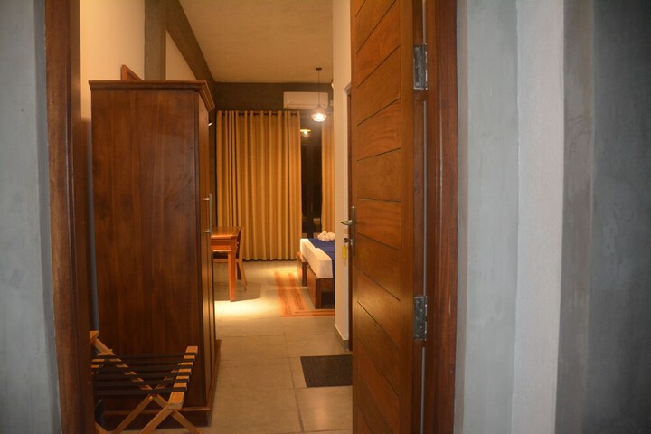 Room 7 of 25