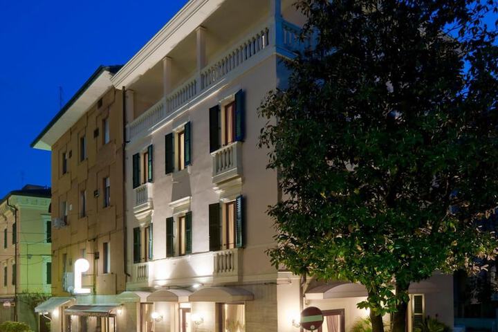 Hotel 102 of 106