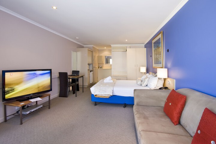Room 3 of 48