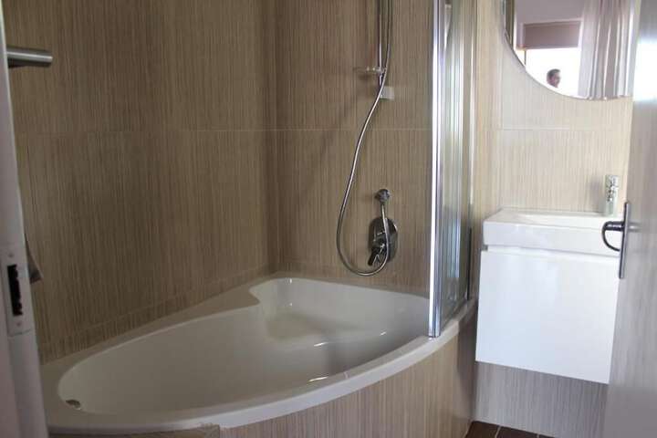 Room 15 of 24