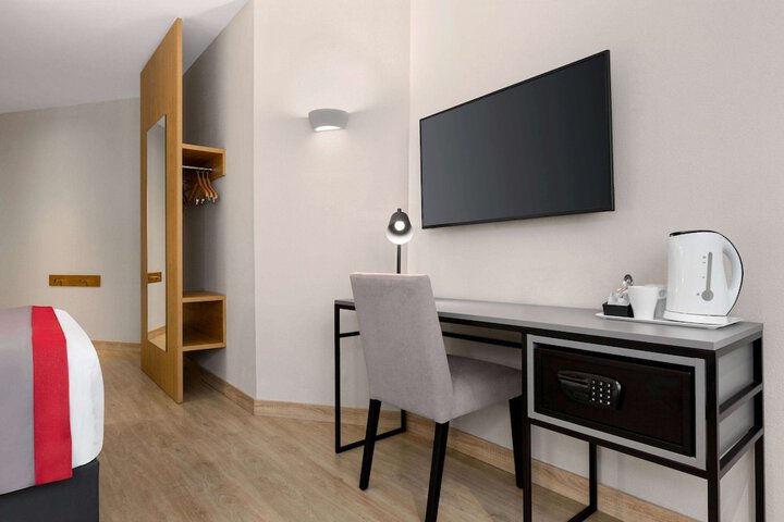 Room 21 of 42