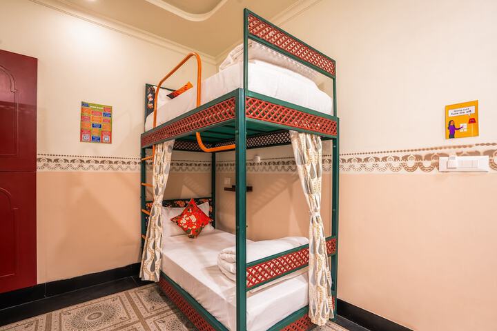 Room 7 of 90
