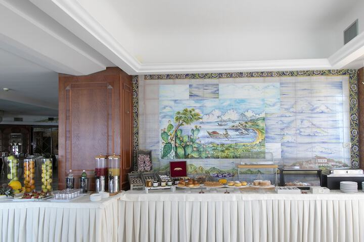 Breakfast/Coffee Service 50 of 72