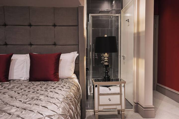 Room 8 of 75
