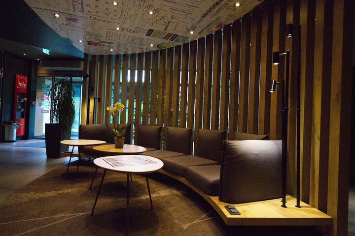 Lounge 58 of 71