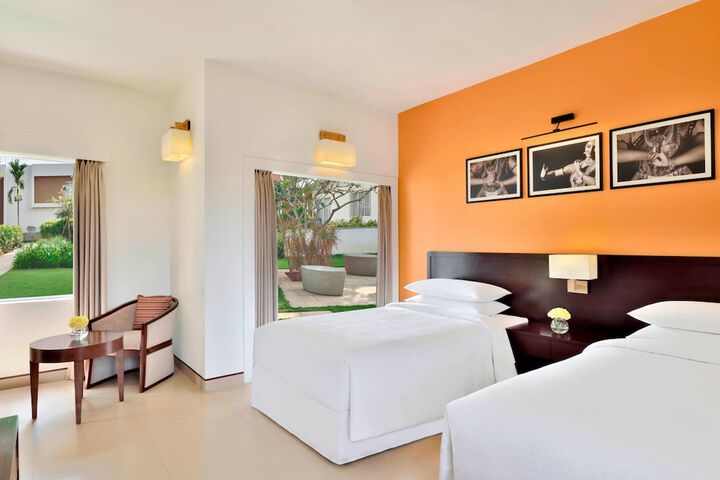 Room 4 of 68
