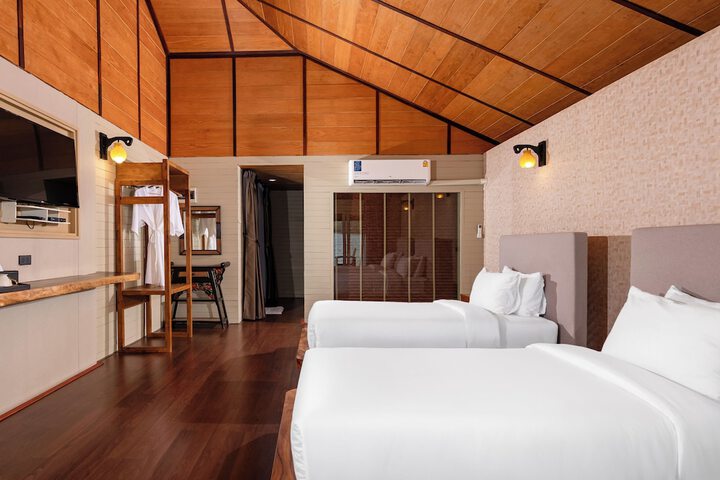 Room 26 of 105