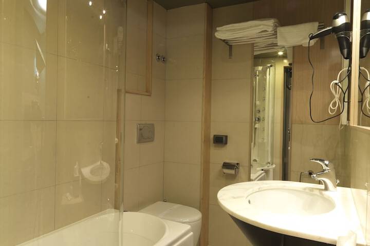 Room 20 of 43