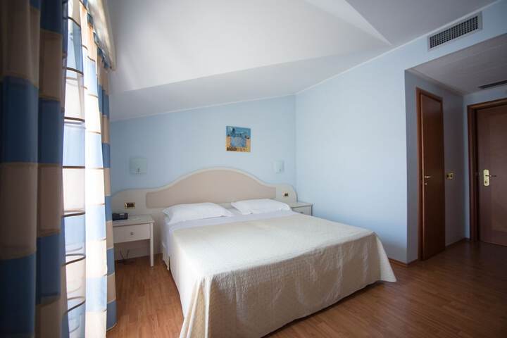 Room 15 of 78
