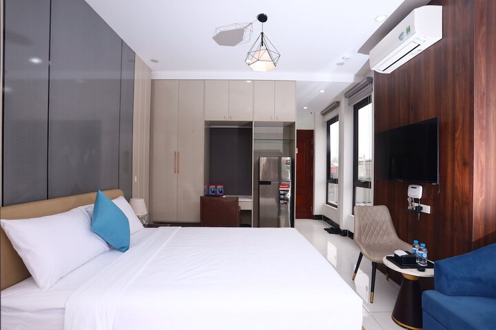 Room 8 of 99
