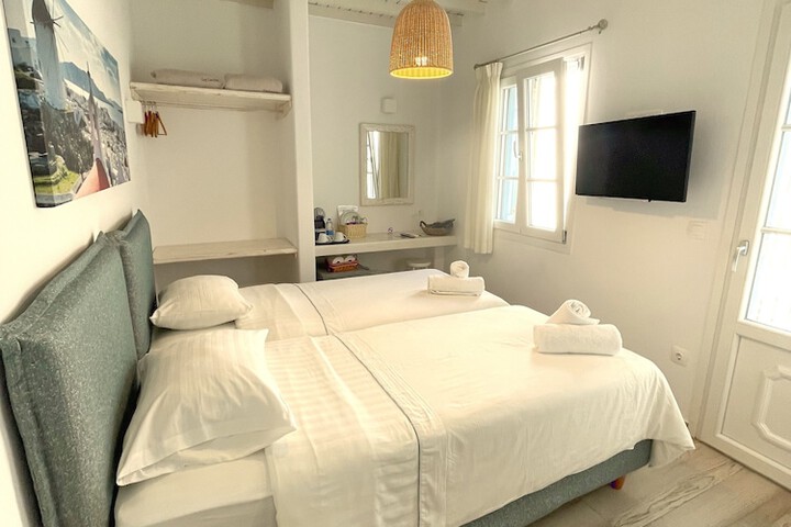 Room 28 of 93