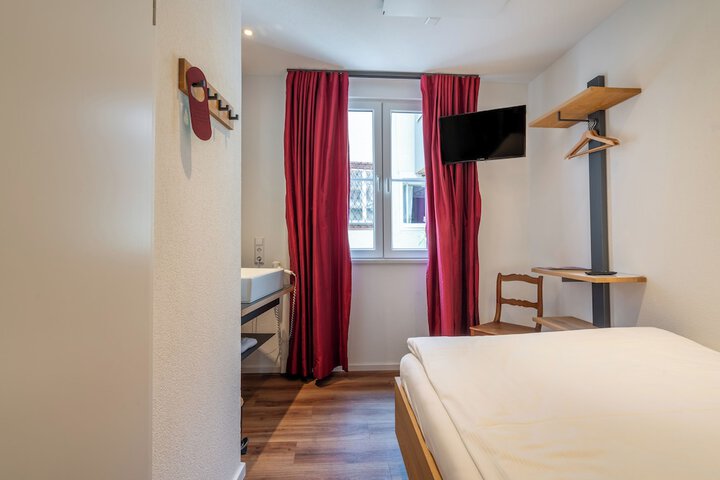 Room 30 of 64