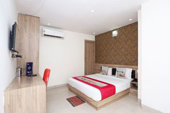 Room 9 of 25