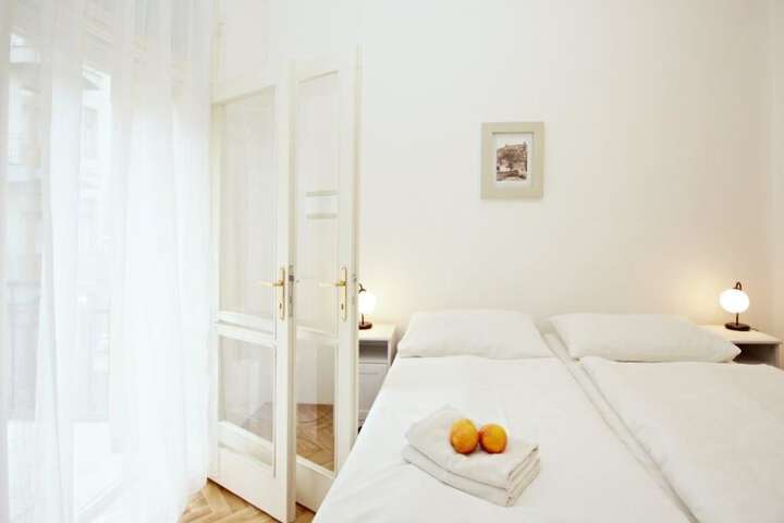 Room 7 of 43