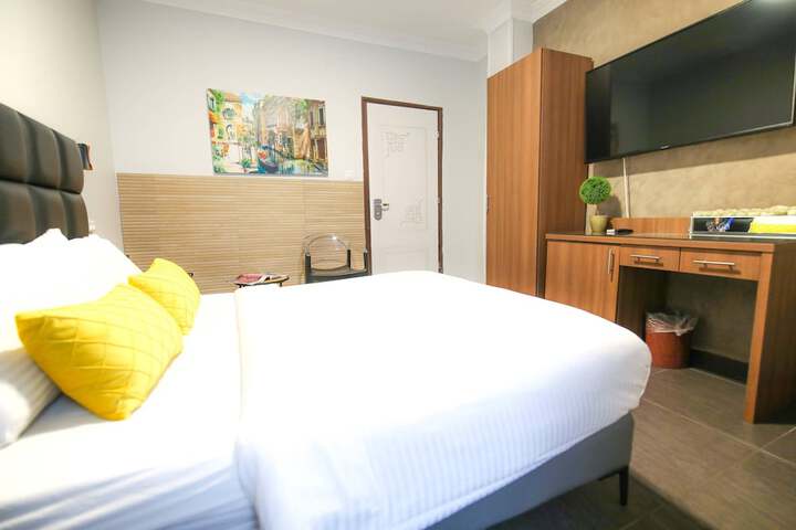 Room 28 of 71