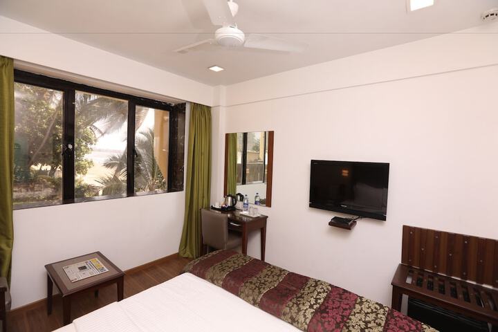 Room 3 of 38