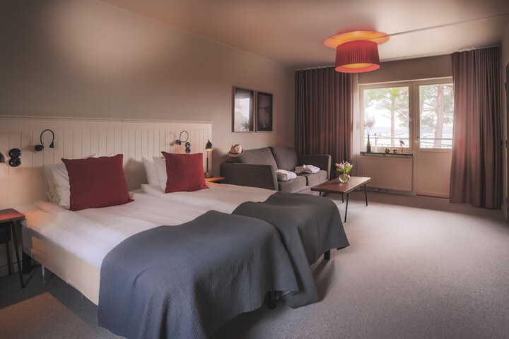 Room 3 of 68