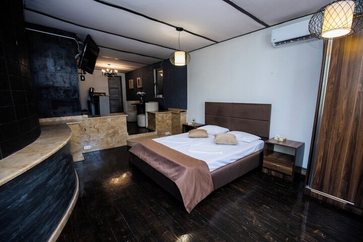 Room 37 of 190