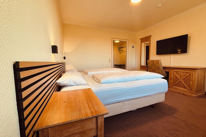 Room 9 of 26