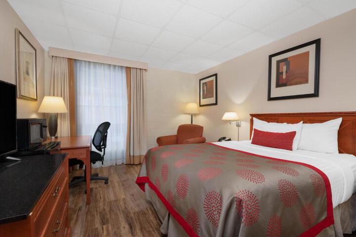 1 Queen Bed (28 of 28)