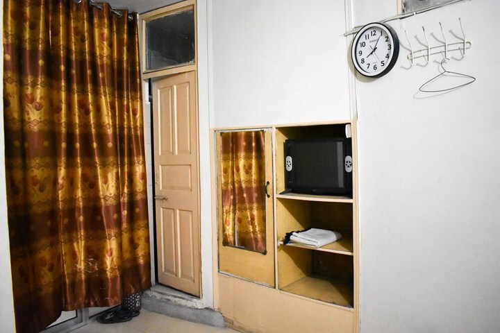 Room 3 of 7