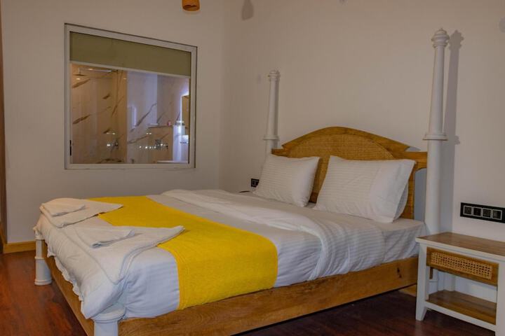 Room 3 of 16