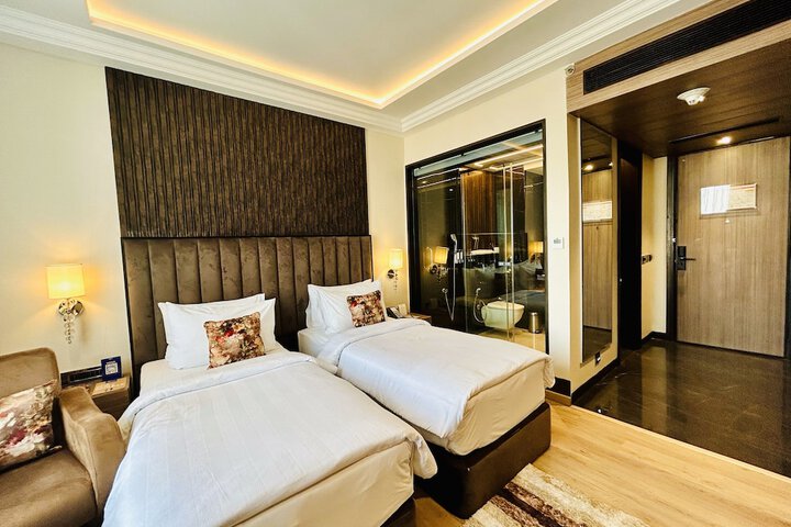 Room 10 of 52
