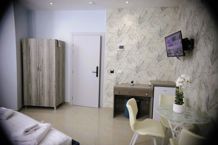 Room 18 of 68