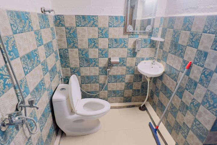 Room 53 of 78