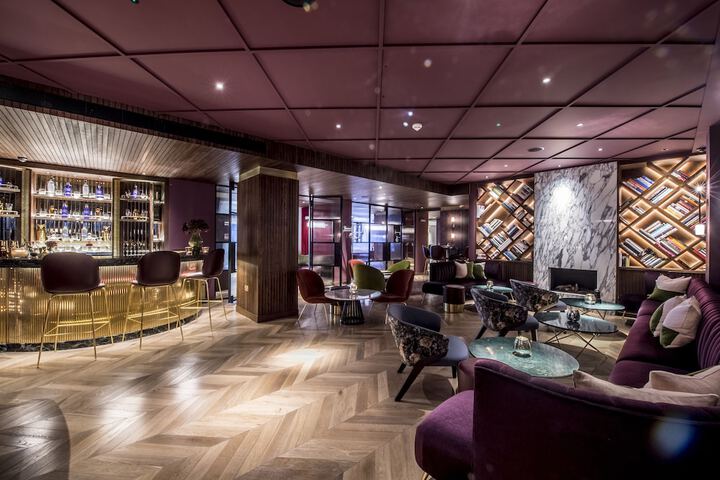 Lounge 78 of 91