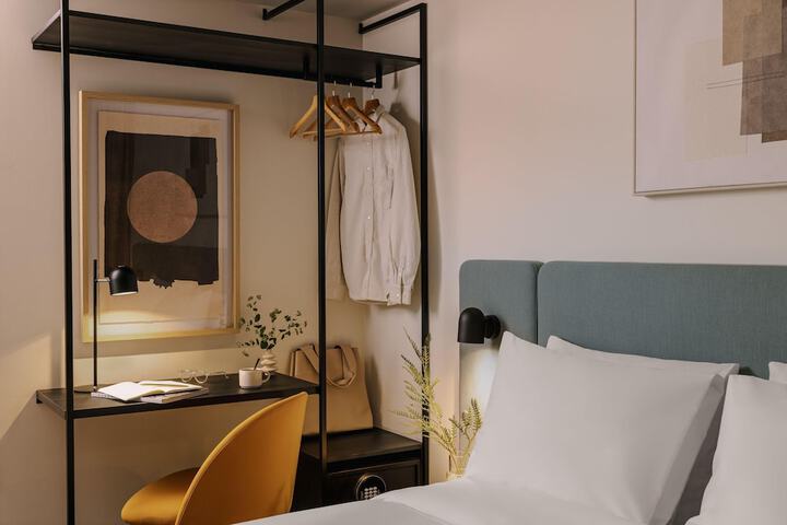 Room 22 of 37