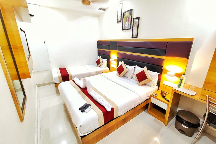 Room 6 of 9
