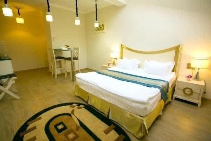 Room 12 of 76