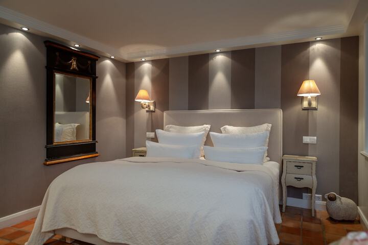 Room 6 of 23