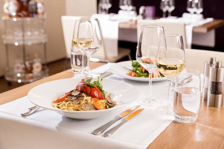 Dining 62 of 85
